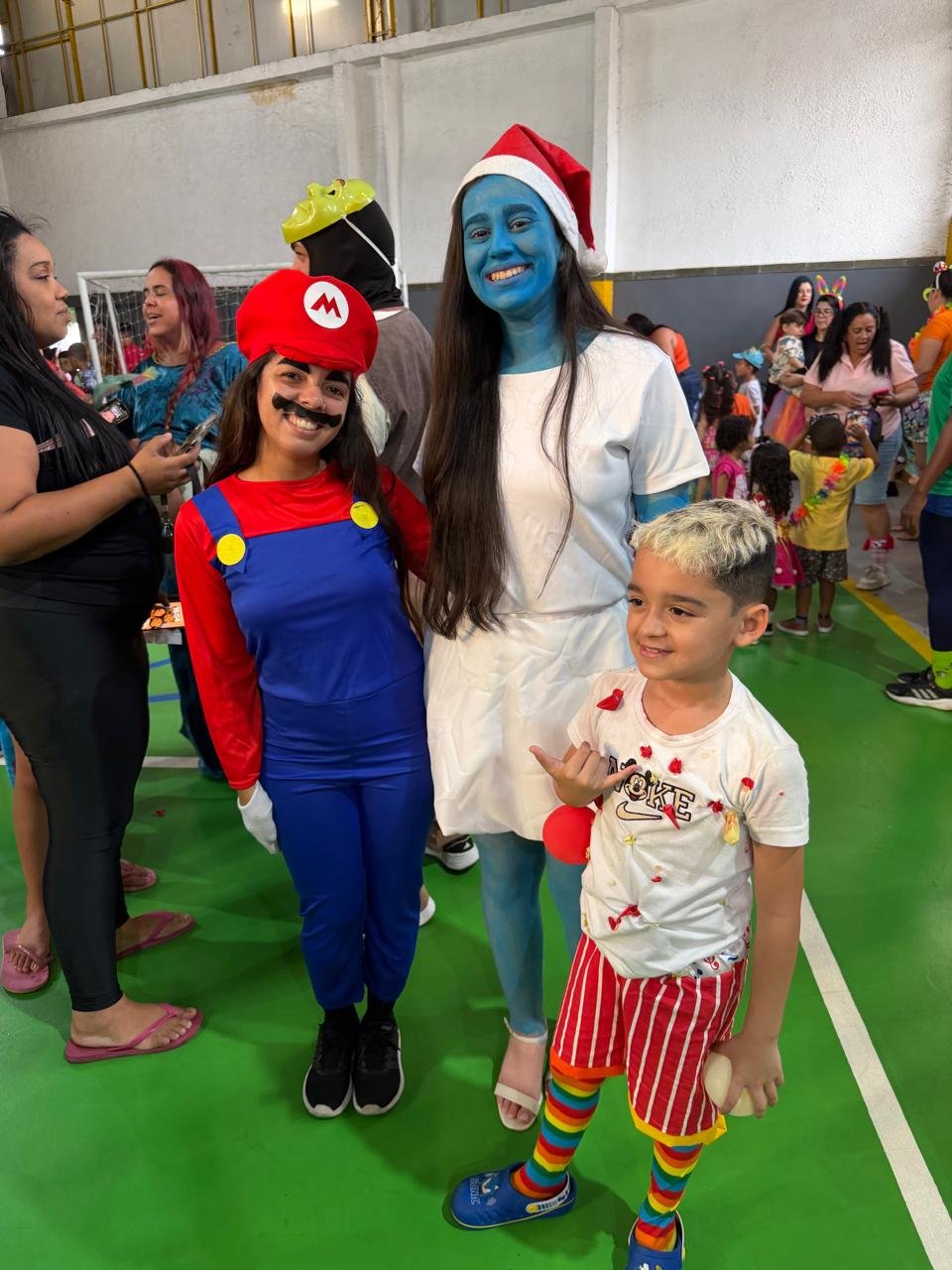 Mario e Smurfette fizeram sucesso na quadra