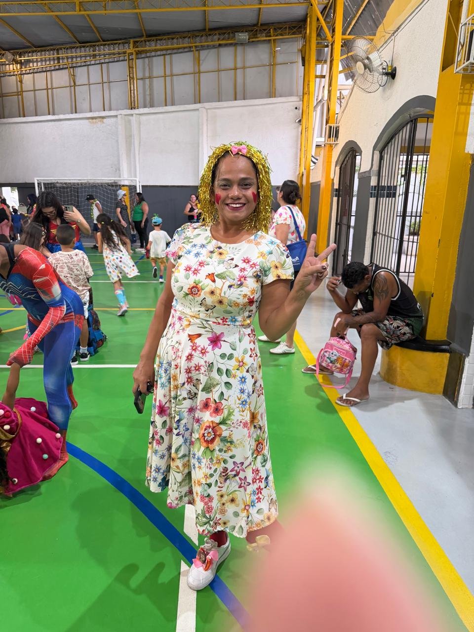 Paz, flores e cabelo dourado