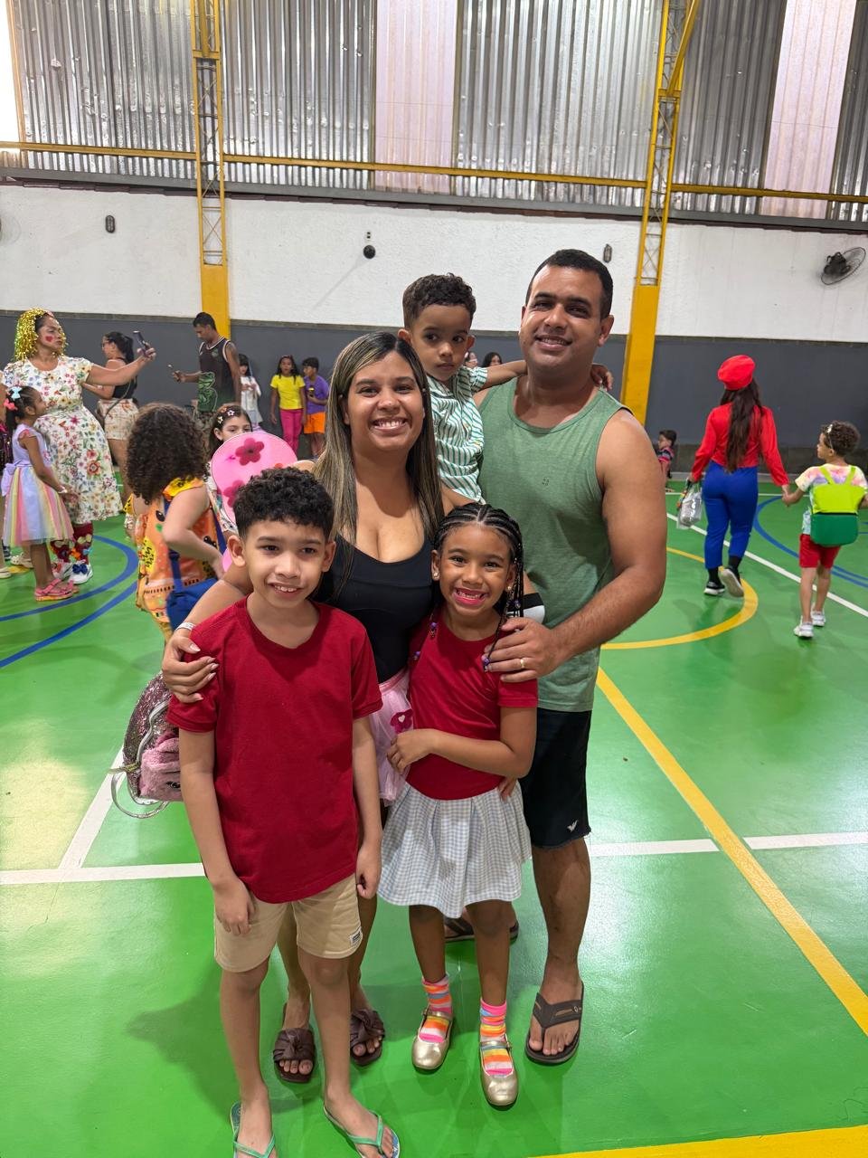Família completa para buscar a turma